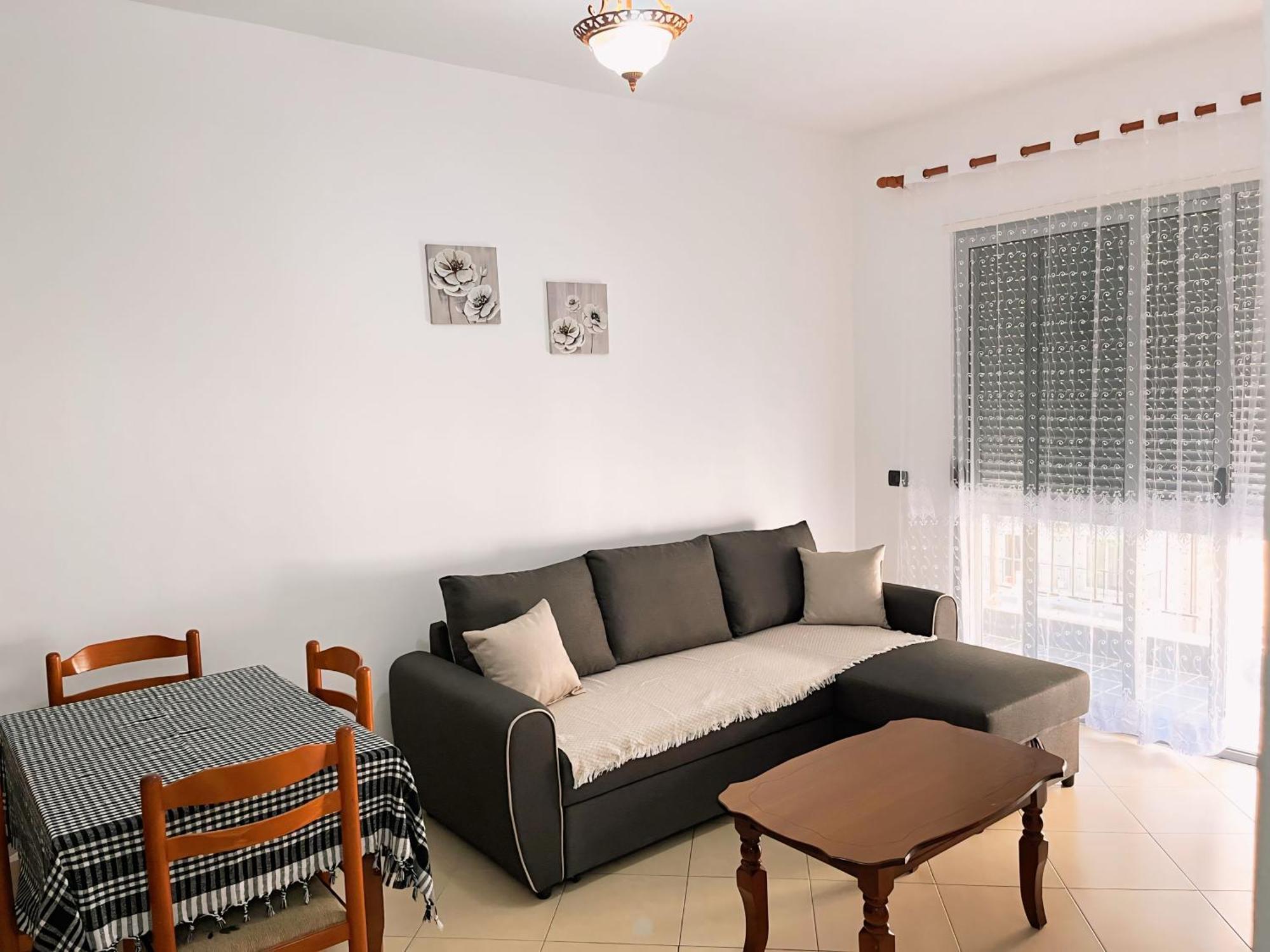 Gerald'S Central Apartments Vlorë Exterior foto